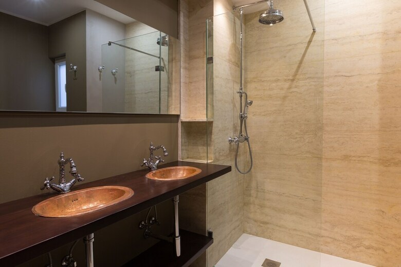 Apartamentos Sally Port Suites