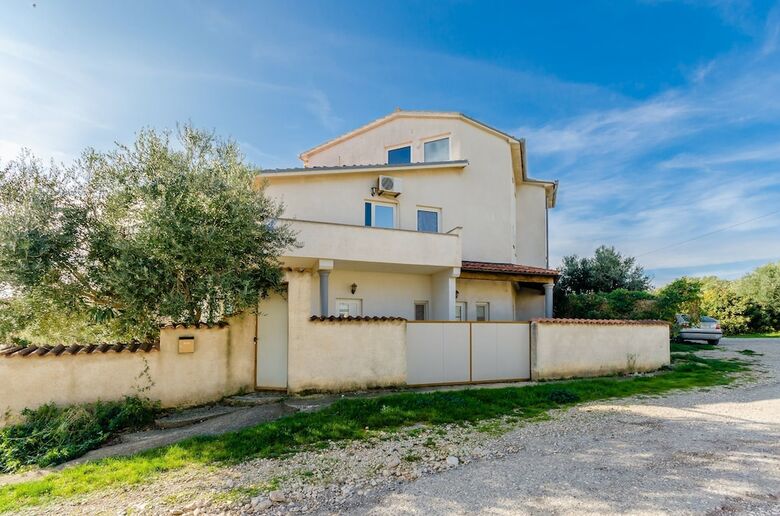 Apartments Danilo