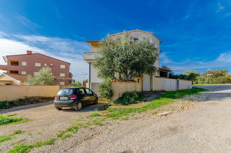 Apartments Danilo