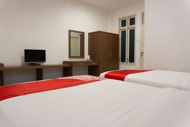 Hostal Oyo 916 Bintara Guest House