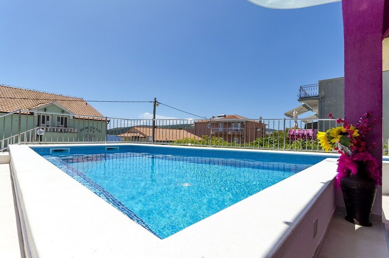 Apartments Pupa