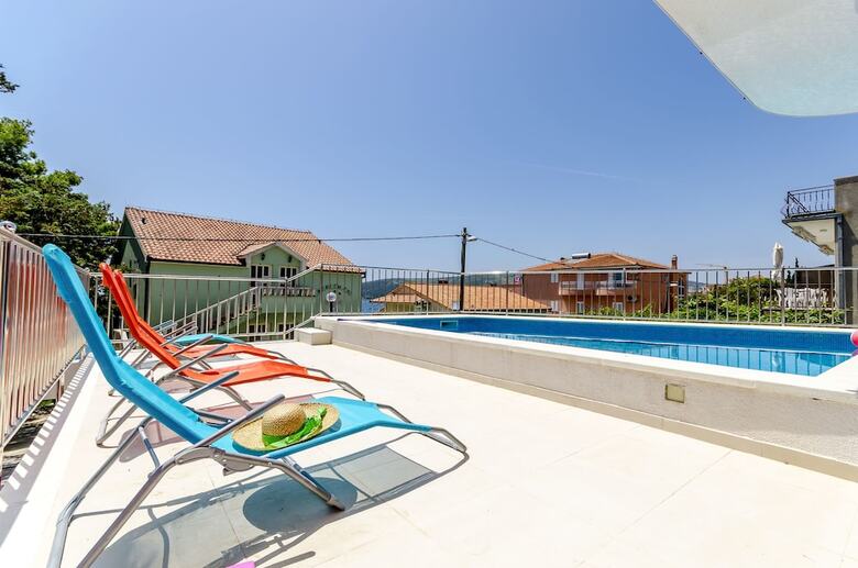 Apartments Pupa