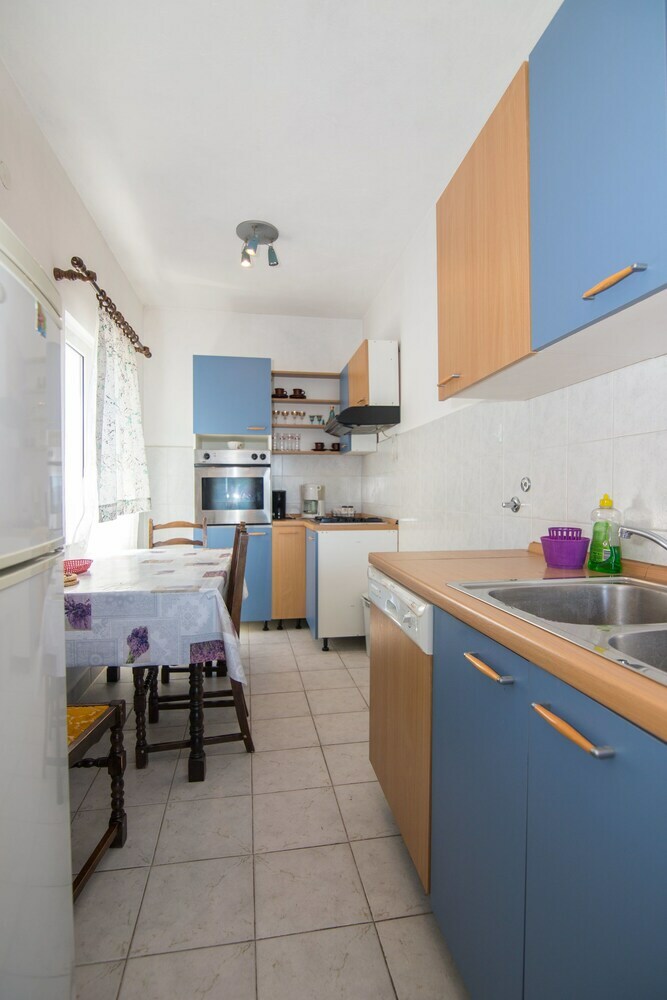 Apartments Jakov