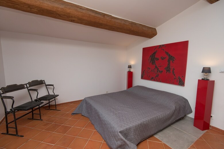 G�te Au Dolmen Proven�al
