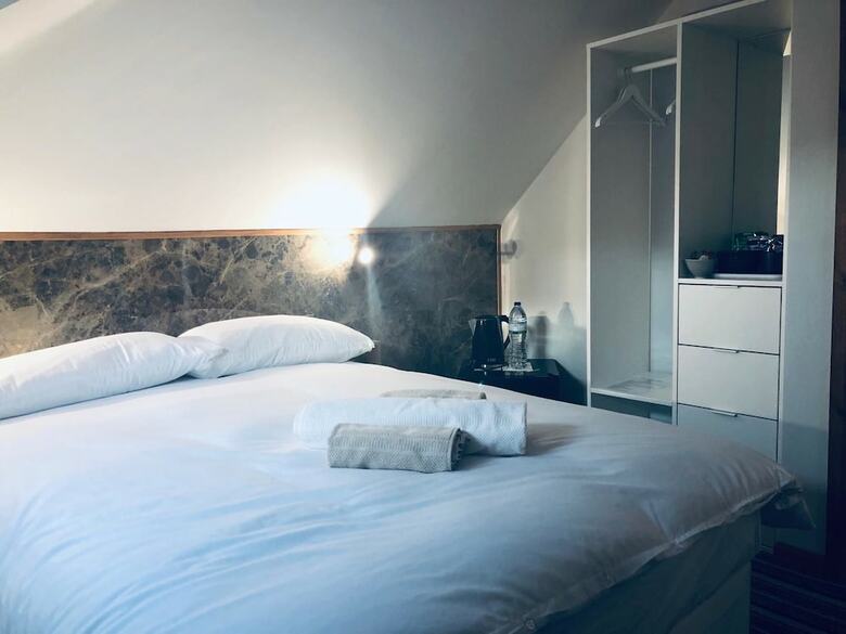 Posada Six Bells Hotels