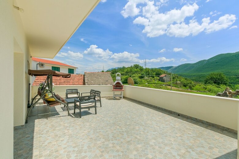 House Cattleya
