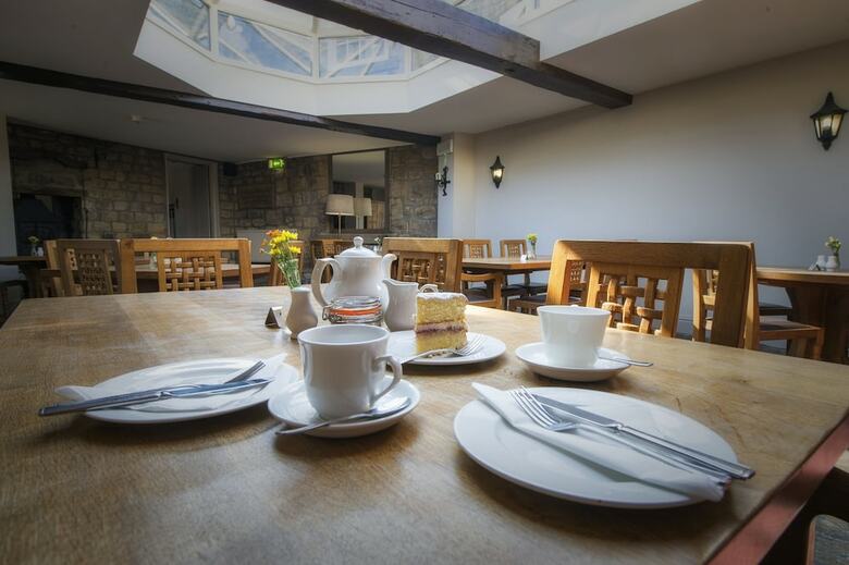 Posada The Abbey Tearoom
