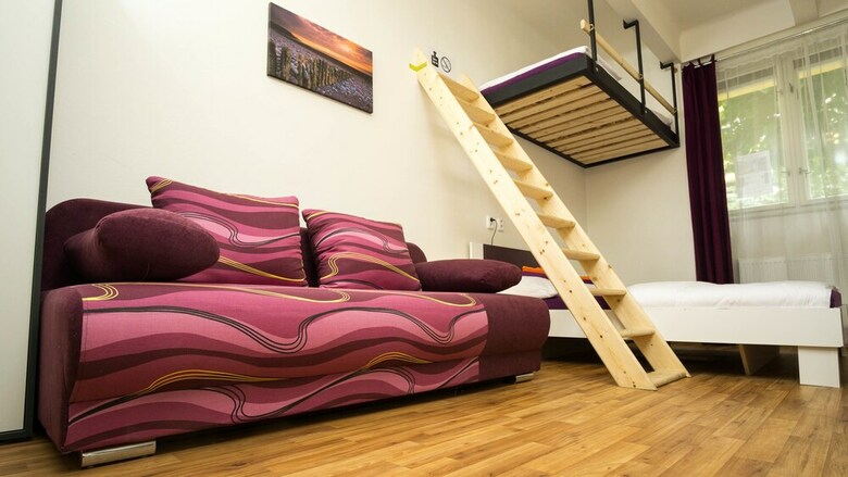 Flying Bed Apartment Close To Castle
