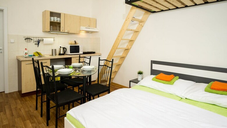 Flying Bed Apartment Close To Castle