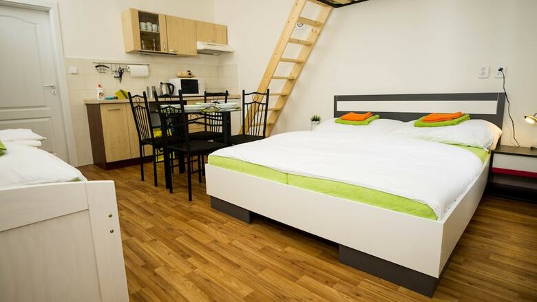 Flying Bed Apartment Close To Castle