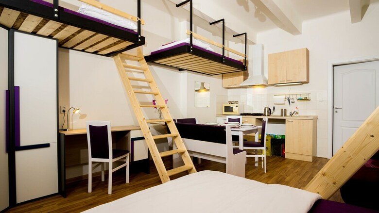 Flying Bed Apartment Close To Castle