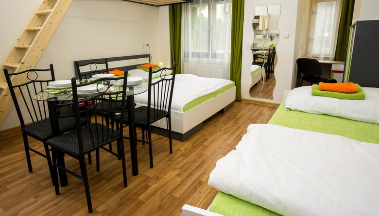 Flying Bed Apartment Close To Castle