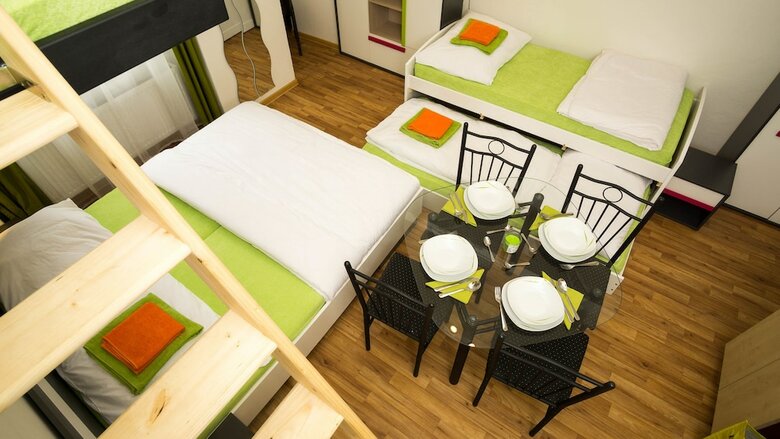 Flying Bed Apartment Close To Castle