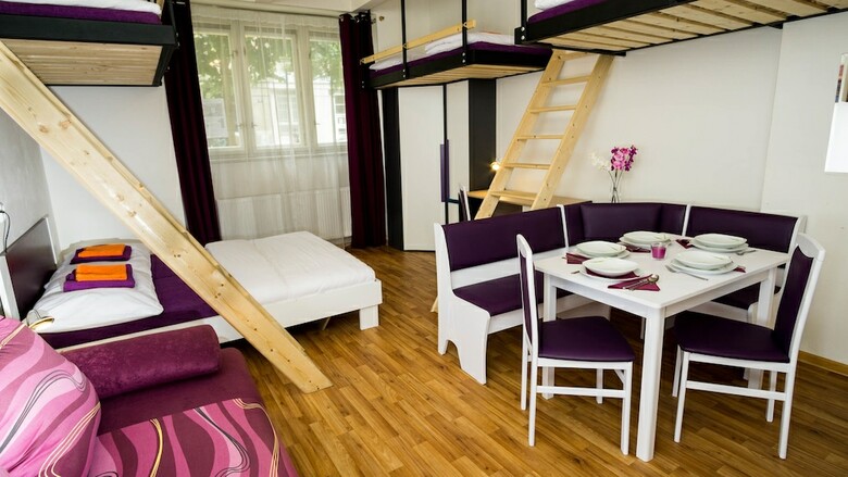 Flying Bed Apartment Close To Castle