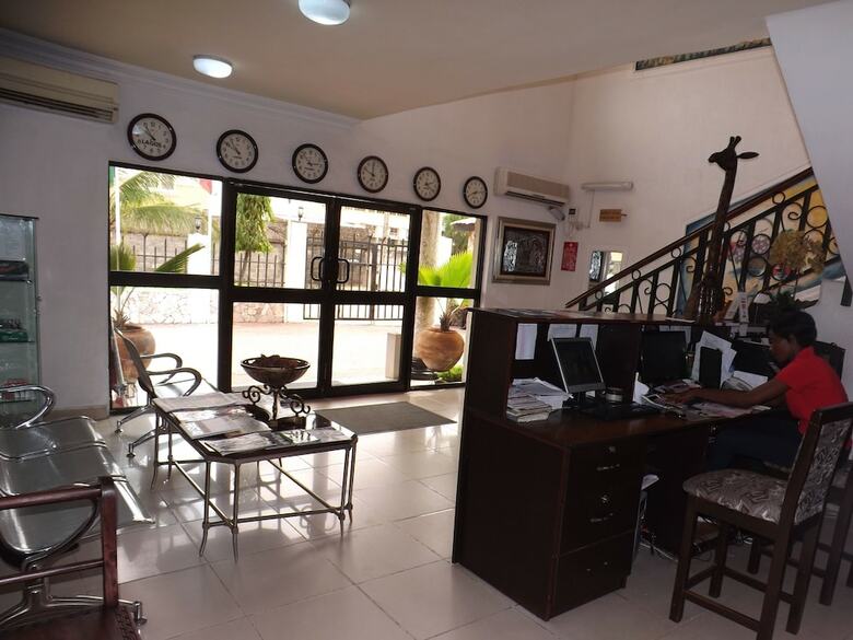 Hotel La Playa Suites