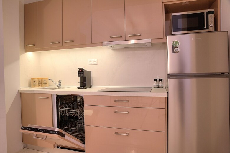 L' Apartment Blanc Dans Le Centre de Glyfada