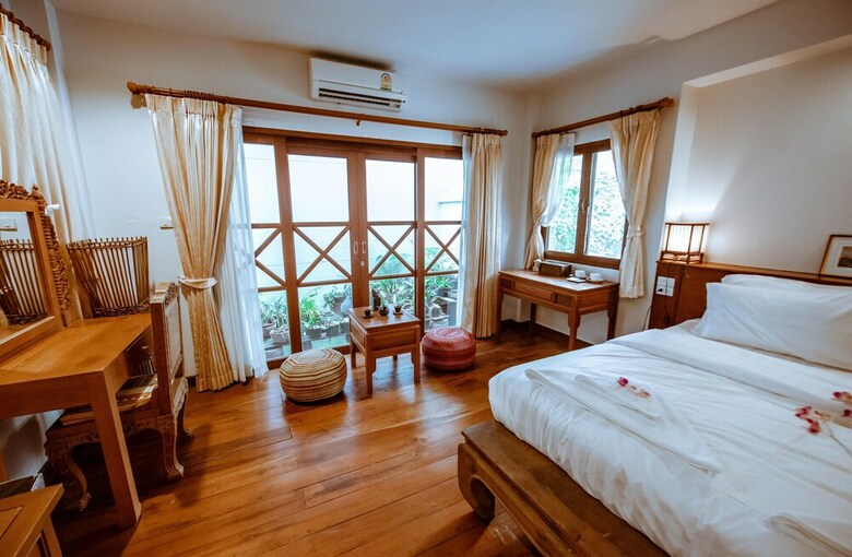 Hotel Vila Villa Resort In Town