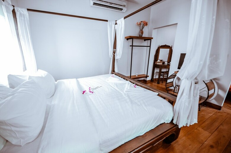 Hotel Vila Villa Resort In Town