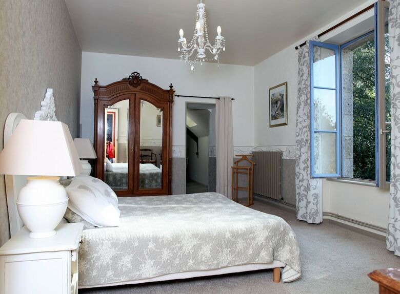 Hotel H�bergements Insolites Domaine Arvor Spa