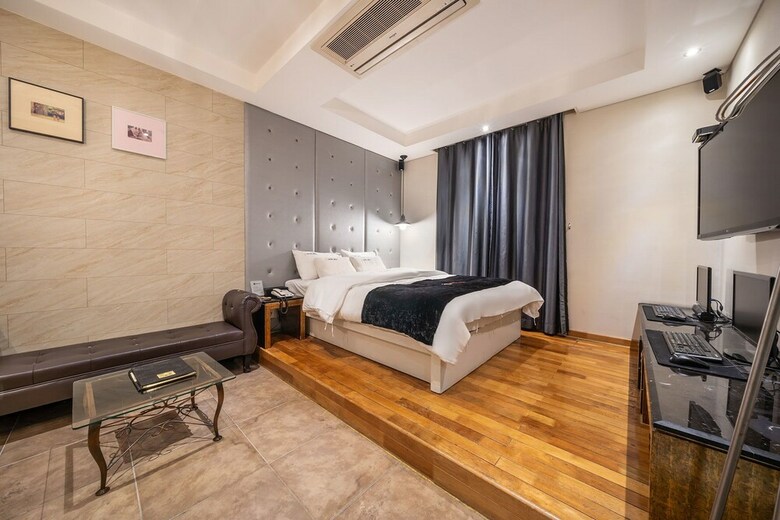 Blixx Hotel