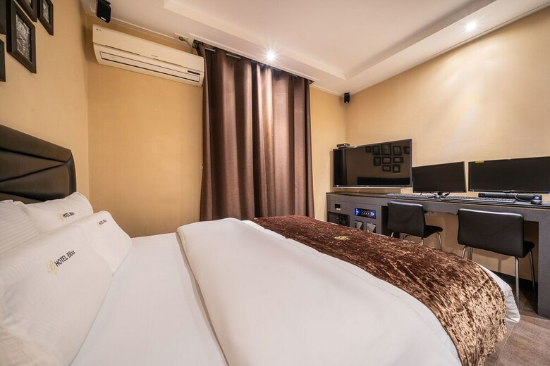 Blixx Hotel