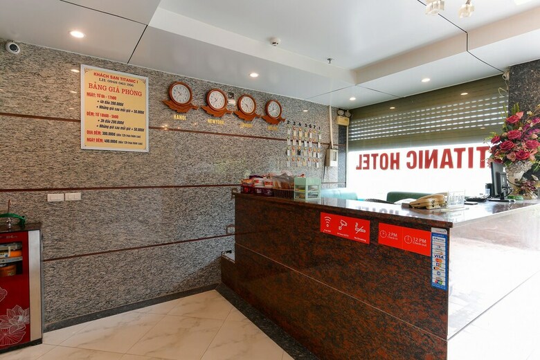 Oyo 230 Titanic Hotel