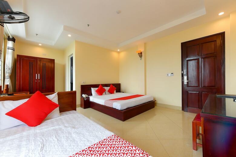 Oyo 230 Titanic Hotel