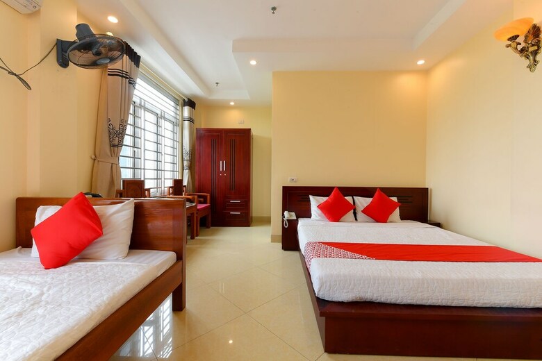 Oyo 230 Titanic Hotel