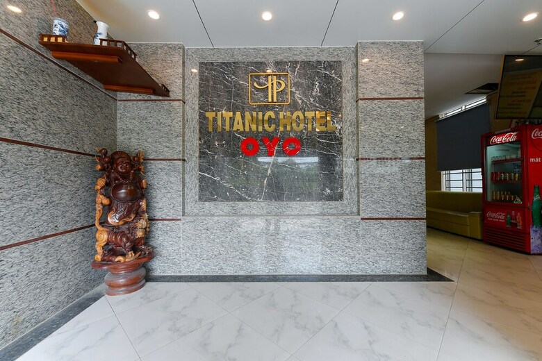 Oyo 230 Titanic Hotel