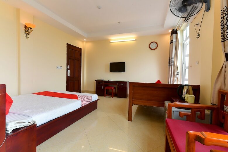 Oyo 230 Titanic Hotel