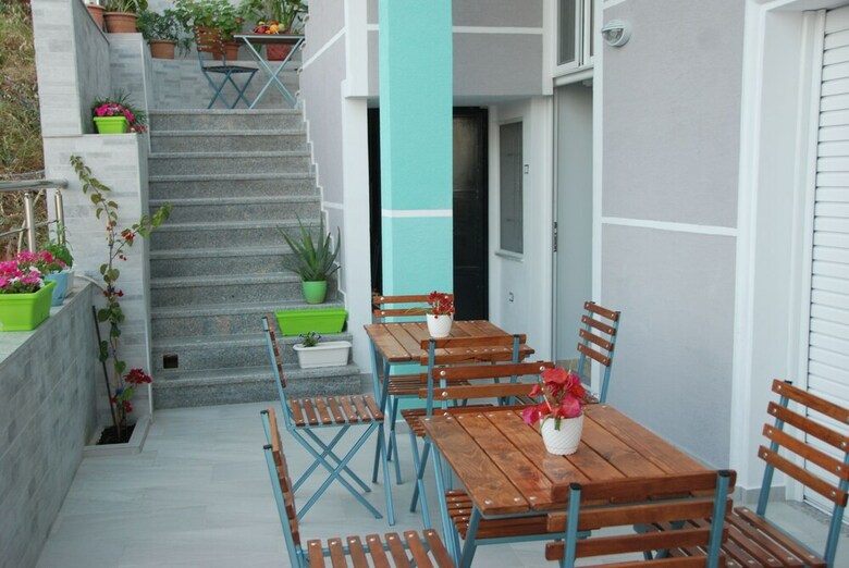 Crown Deluxe Apartments