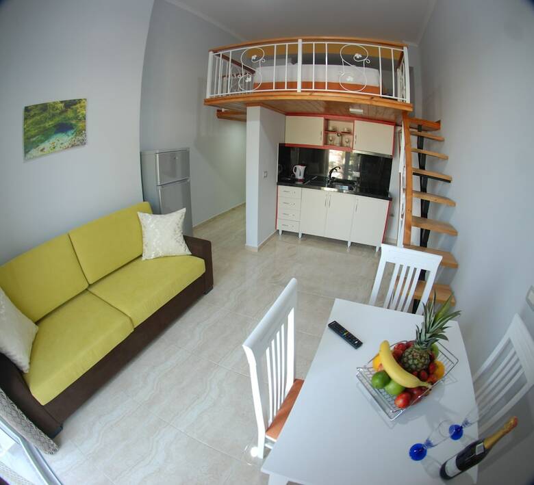 Crown Deluxe Apartments