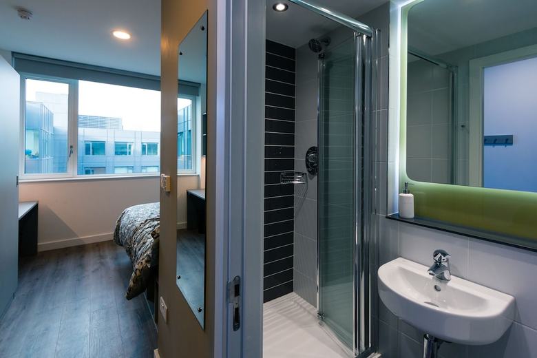 Hostal Destiny Student - The Point