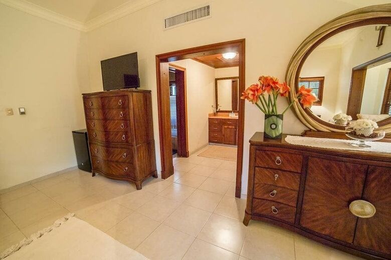 8br 9ba Barranca Villa By Asvr