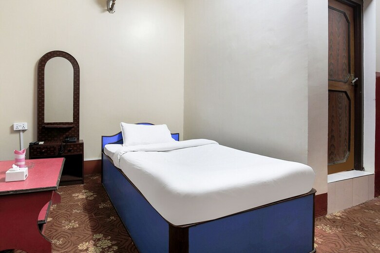 Oyo 436 Hotel Everest Inn