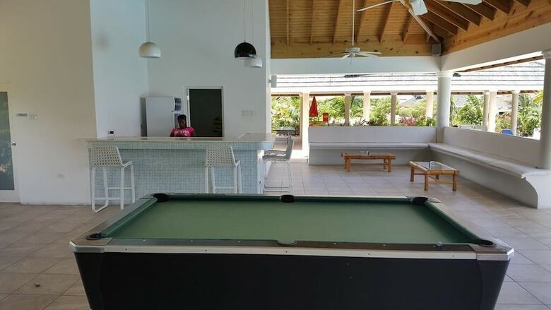 Sea Breeze Villa At Coolshade