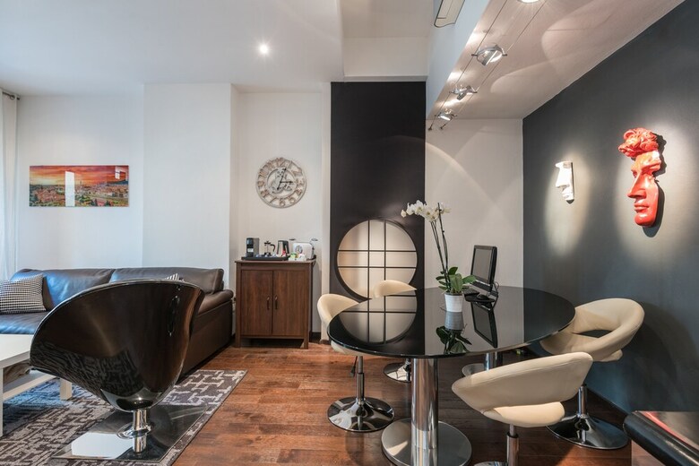 Art Gallery Apartment In Florence