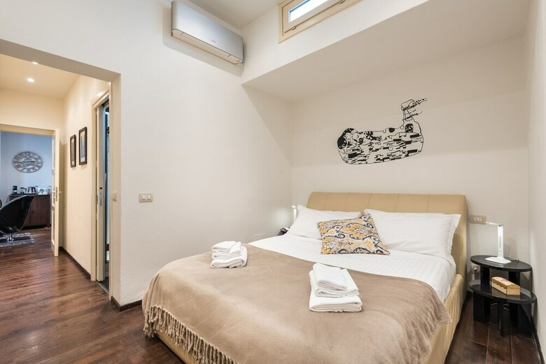 Art Gallery Apartment In Florence