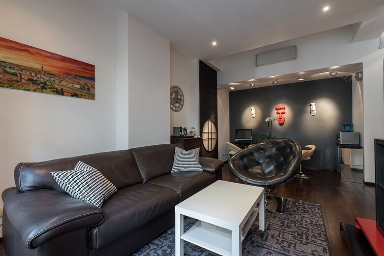 Art Gallery Apartment In Florence
