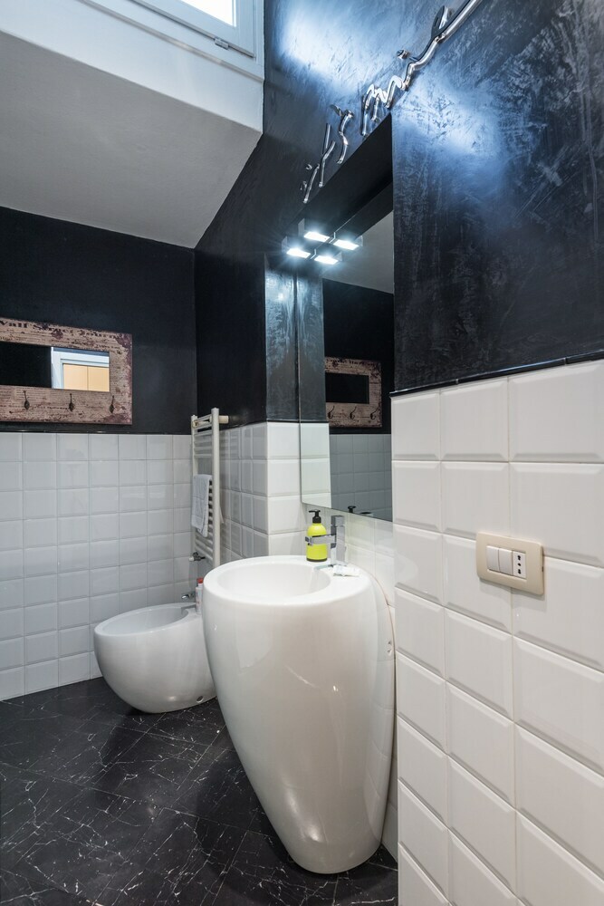 Art Gallery Apartment In Florence