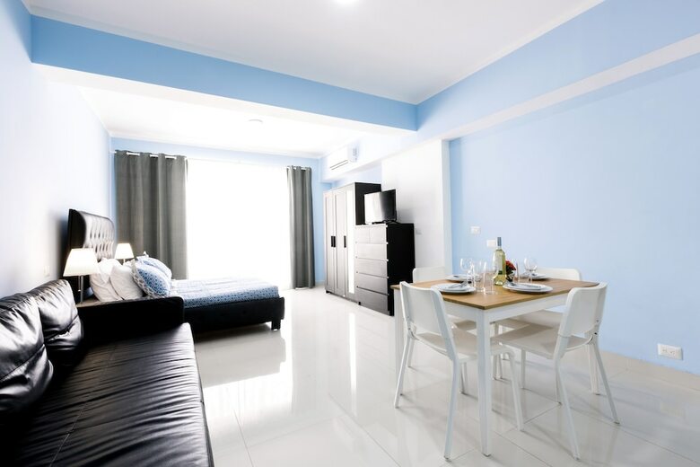 Aparthotel Truecost Rooftop Pool