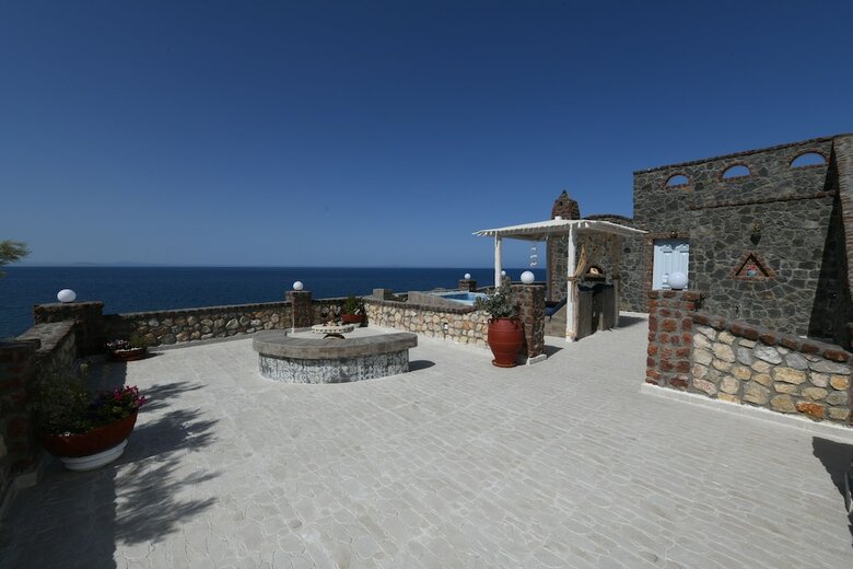 Starlight Luxury Seaside Villa