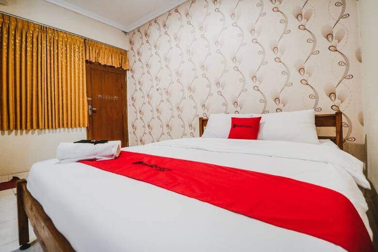 Hotel Reddoorz Plus @ Jalan Parangtritis 2