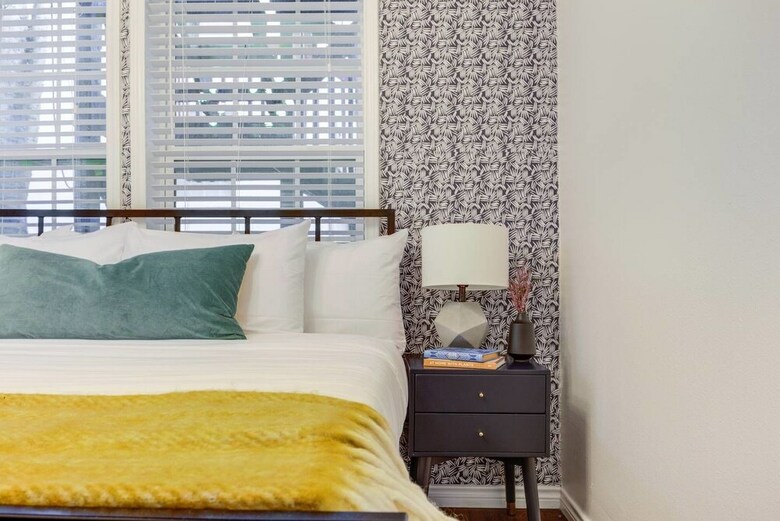 Airy 3br/2ba Duplex Austin Home Mins To Ut Austin