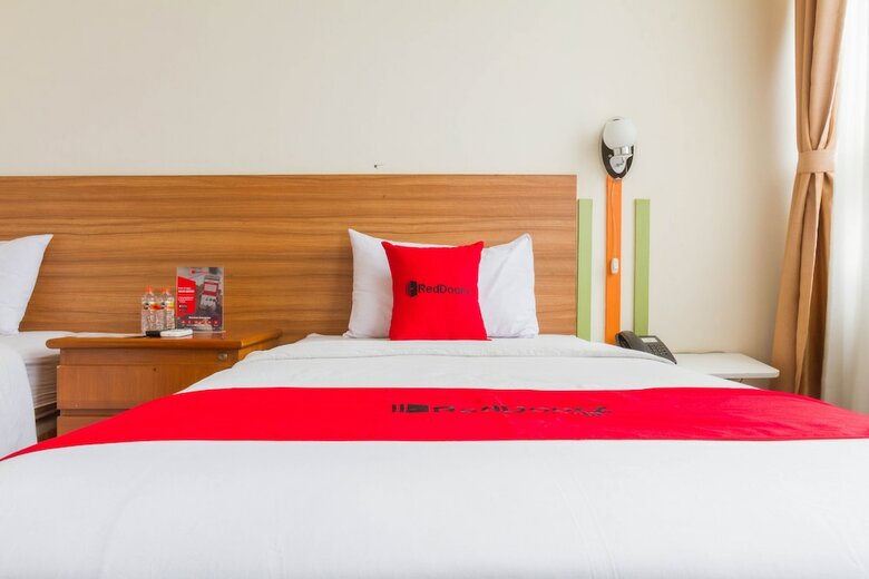 Hotel Reddoorz Plus @ Surapati 2