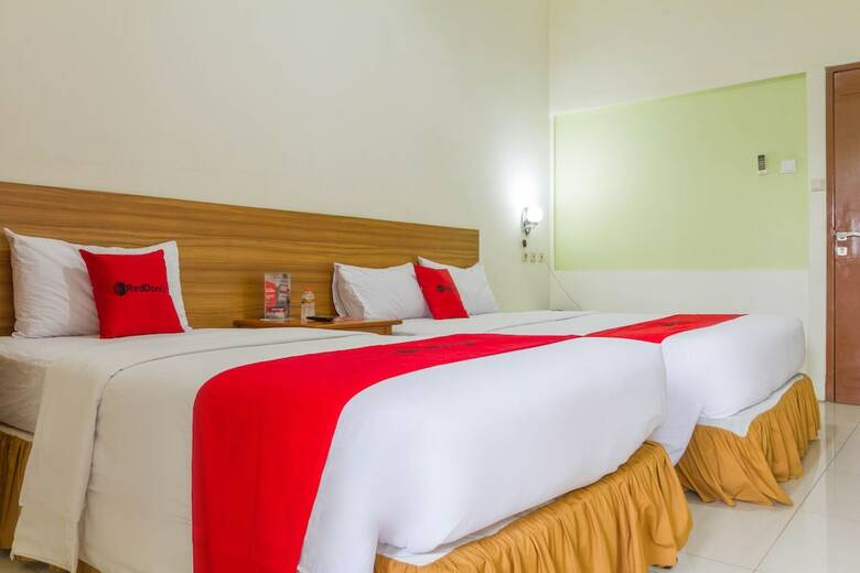 Hotel Reddoorz Plus @ Surapati 2