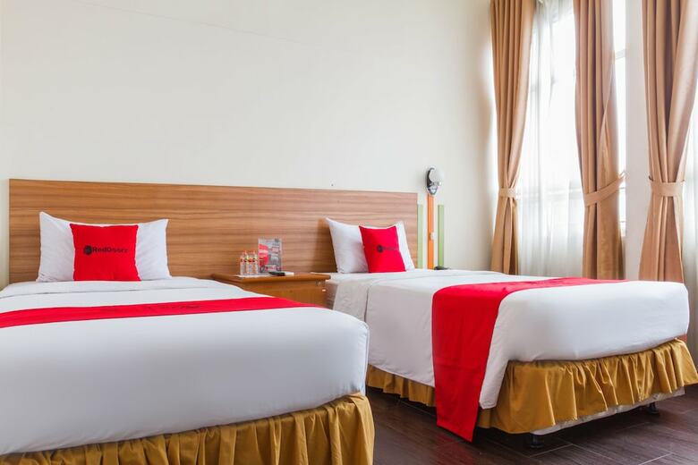 Hotel Reddoorz Plus @ Surapati 2