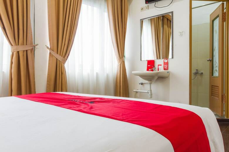 Hotel Reddoorz Plus @ Surapati 2