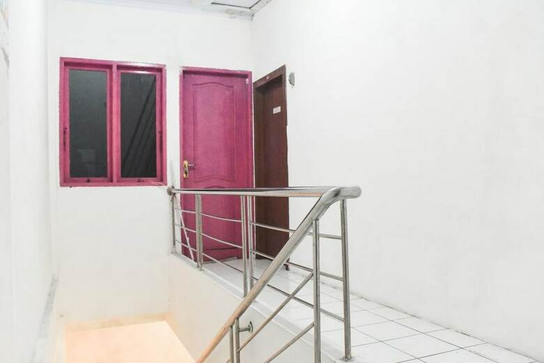 Hotel Reddoorz @ Pettarani Square