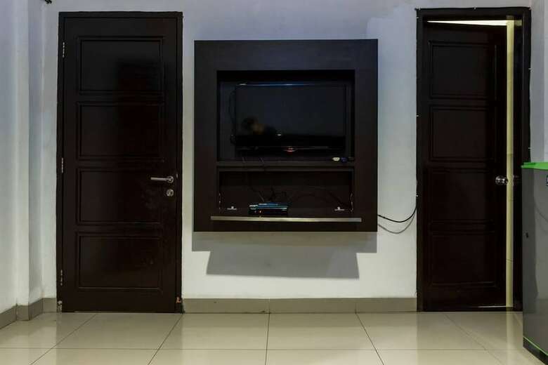 Hotel Reddoorz Premium @ Ampera Raya 2
